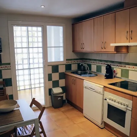 With 2 Bedrooms In Benalmadena, With Pool Access And Terrace Apartment *